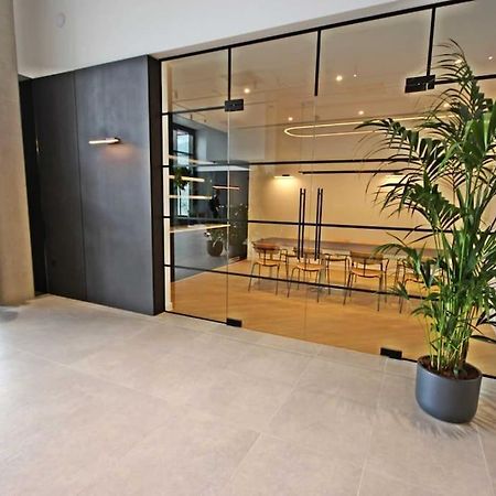 Modern Trafford 1Br Apartment-Free Parking-Cinema Room Манчестер Екстер'єр фото