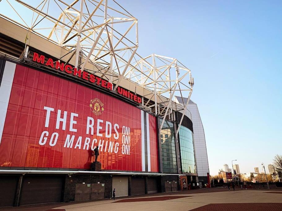 Modern Trafford 1Br Apartment-Free Parking-Cinema Room Манчестер Екстер'єр фото