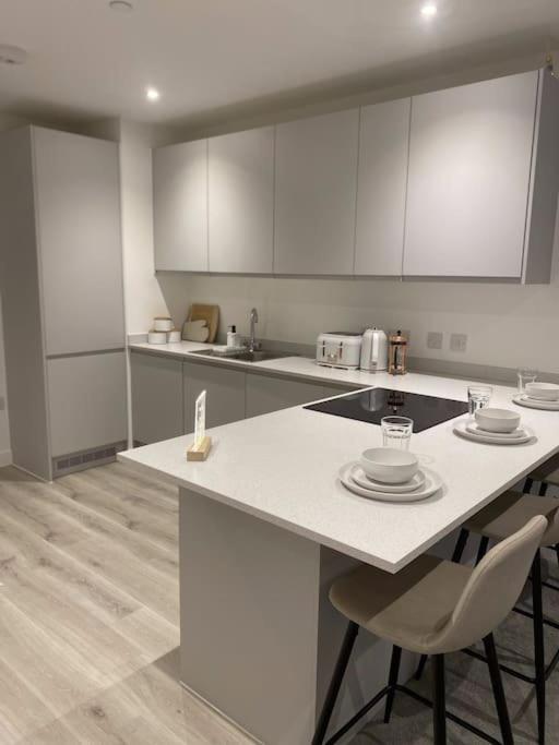 Modern Trafford 1Br Apartment-Free Parking-Cinema Room Манчестер Екстер'єр фото