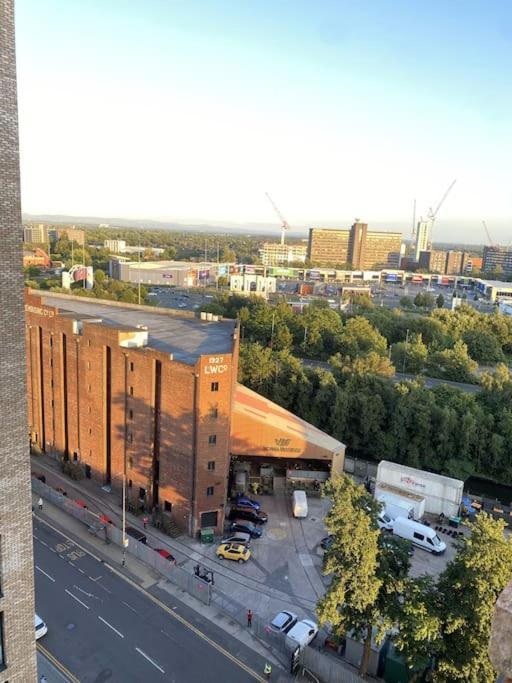 Modern Trafford 1Br Apartment-Free Parking-Cinema Room Манчестер Екстер'єр фото