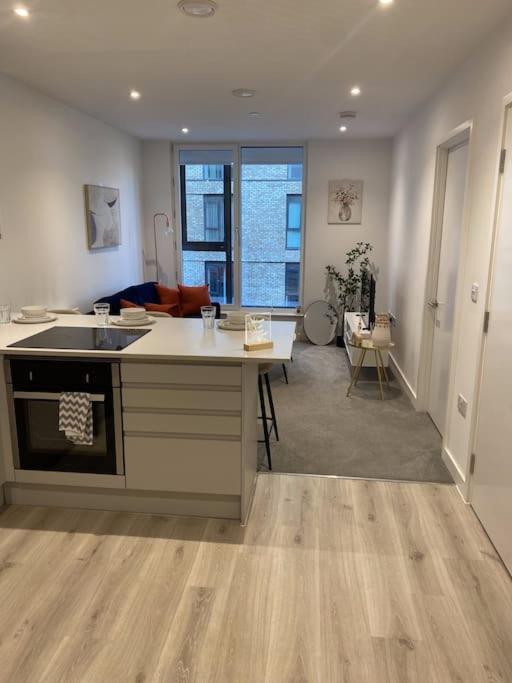 Modern Trafford 1Br Apartment-Free Parking-Cinema Room Манчестер Екстер'єр фото