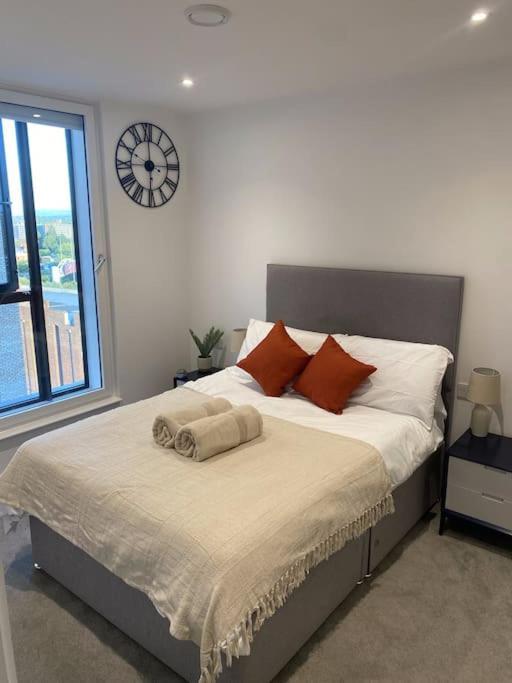 Modern Trafford 1Br Apartment-Free Parking-Cinema Room Манчестер Екстер'єр фото