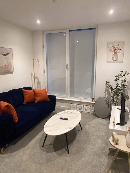 Modern Trafford 1Br Apartment-Free Parking-Cinema Room Манчестер Екстер'єр фото