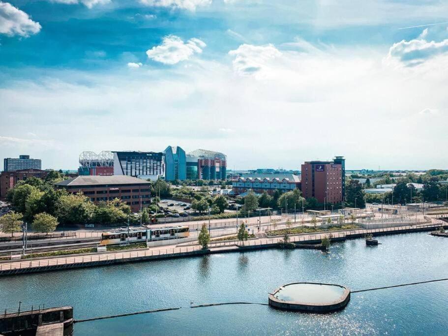 Modern Trafford 1Br Apartment-Free Parking-Cinema Room Манчестер Екстер'єр фото