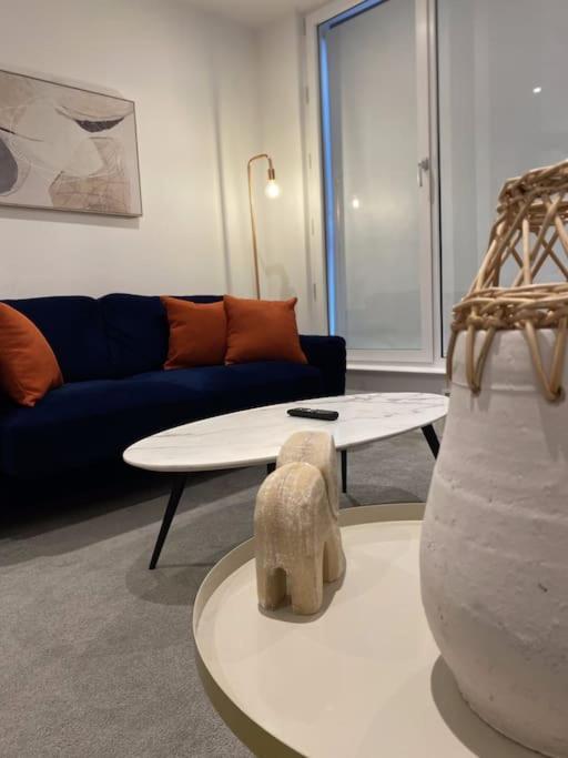 Modern Trafford 1Br Apartment-Free Parking-Cinema Room Манчестер Екстер'єр фото