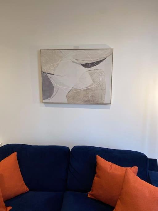 Modern Trafford 1Br Apartment-Free Parking-Cinema Room Манчестер Екстер'єр фото