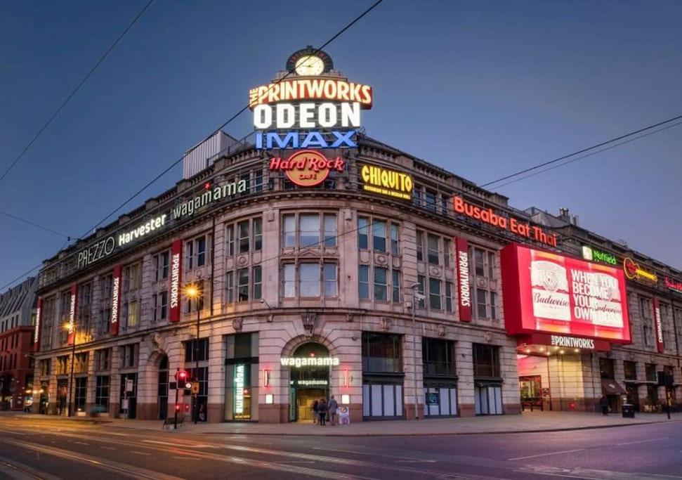 Modern Trafford 1Br Apartment-Free Parking-Cinema Room Манчестер Екстер'єр фото