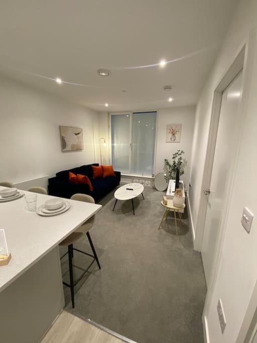 Modern Trafford 1Br Apartment-Free Parking-Cinema Room Манчестер Екстер'єр фото