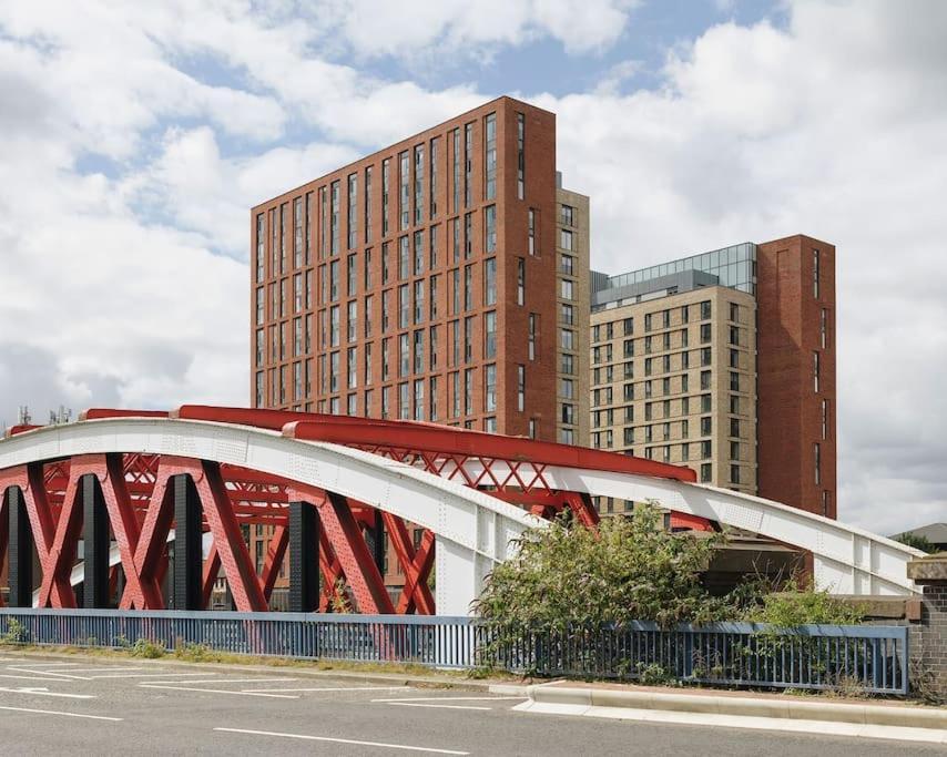 Modern Trafford 1Br Apartment-Free Parking-Cinema Room Манчестер Екстер'єр фото