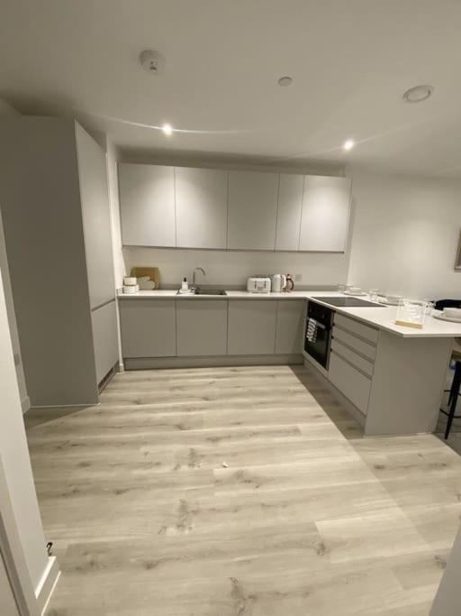 Modern Trafford 1Br Apartment-Free Parking-Cinema Room Манчестер Екстер'єр фото